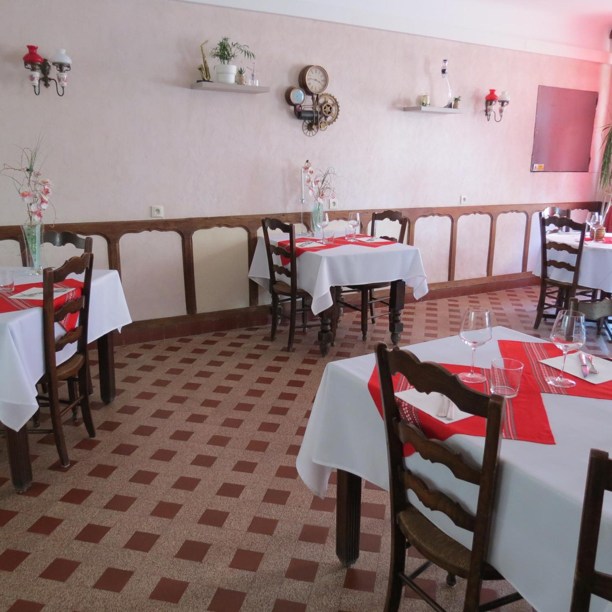 Salies-de-Béarn Hotel Au Petit Bearn מראה חיצוני תמונה